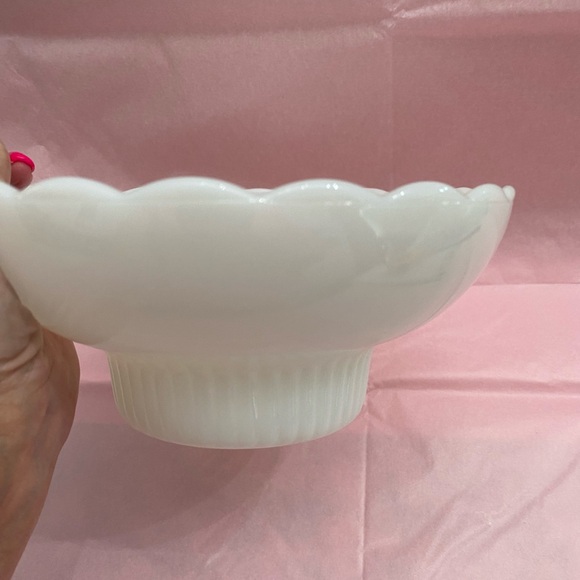 VINTAGE E.O. BRODY ROUND WHITE MILK GLASS DISH WITH SCALLOPED TRIM - Picture 8 of 10